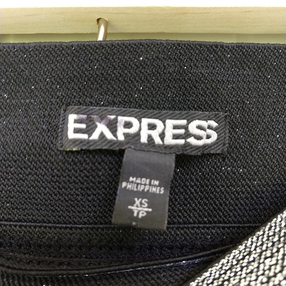 🌸 NWOT Express silver metallic pencil skirt - Picture 3 of 4